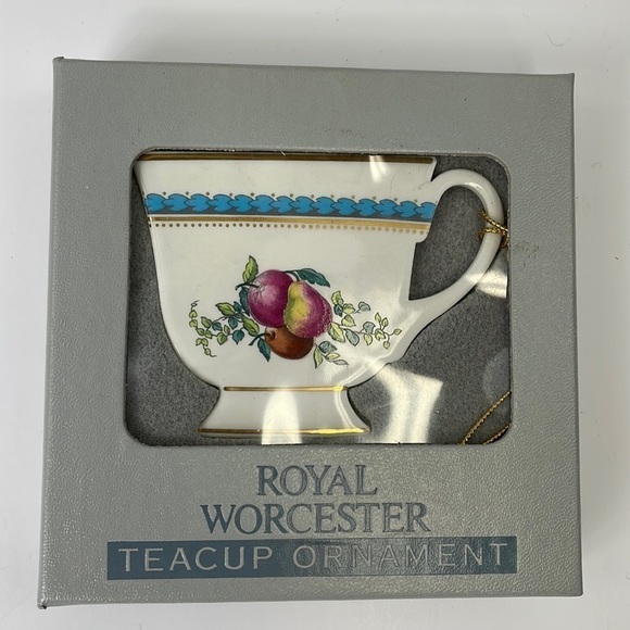 SPODE Flat Teacup Christmas Ornament “TRAPNELL SPRAYS” bone china - Picture 2 of 5